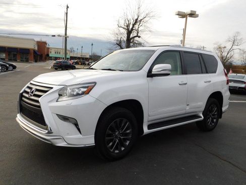 Used 2017 Lexus GX 460 image 3