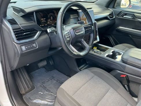 Used 2025 GMC Acadia Elevation image 17