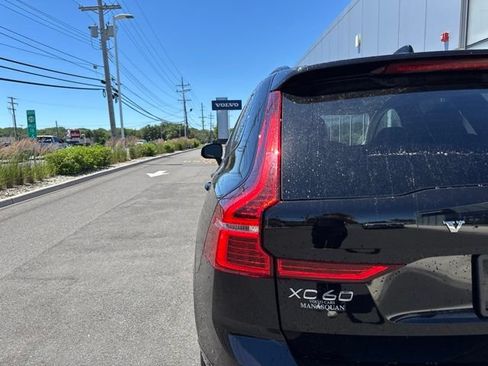 Certified 2025 Volvo XC60 B5 Plus w/ Climate Package AWD/4WD image 10