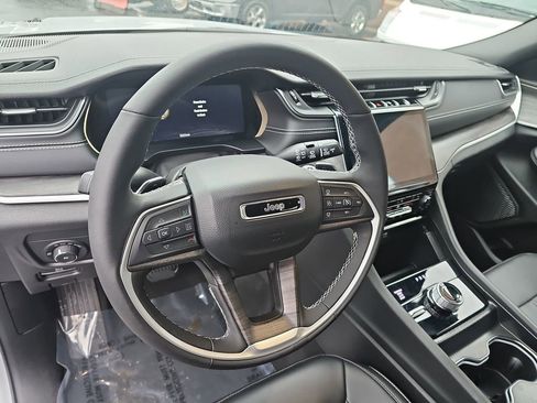 New 2025 Jeep Grand Cherokee L Limited image 18