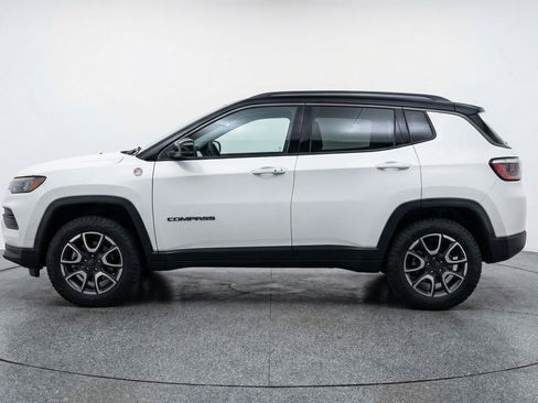 Used 2025 Jeep Compass Trailhawk AWD/4WD image 5