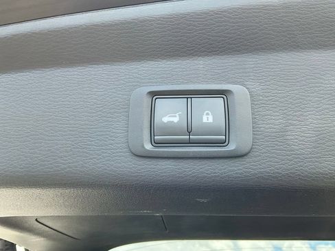 Used 2025 Mitsubishi Outlander AWD image 23