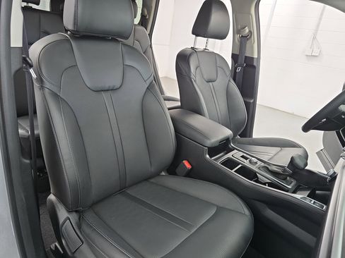 Used 2025 Kia Sorento S w/ Panoramic Sunroof Package image 10