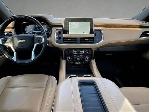 Used 2023 Chevrolet Suburban Premier w/ Advanced Technology Package AWD/4WD image 7