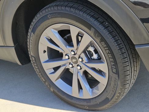 Used 2024 Ford Explorer XLT w/ Equipment Group 202A image 7