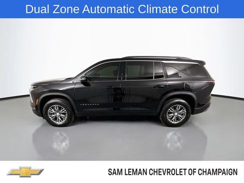 Used 2025 Chevrolet Traverse LT FWD image 4
