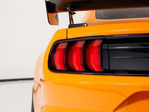 Used 2021 Ford Mustang Shelby GT500 w/ Carbon Fiber Track Pack RWD image 70