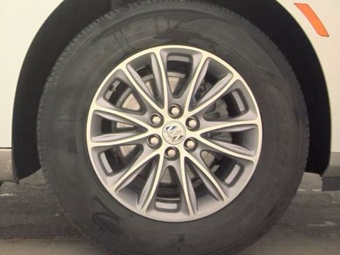 Used 2024 Buick Enclave Premium image 19