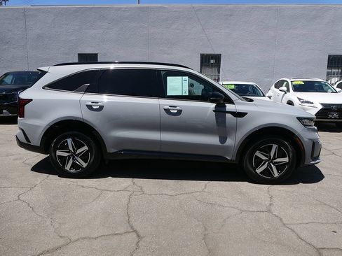 Used 2023 Kia Sorento EX w/ Panoramic Sunroof Package FWD image 2