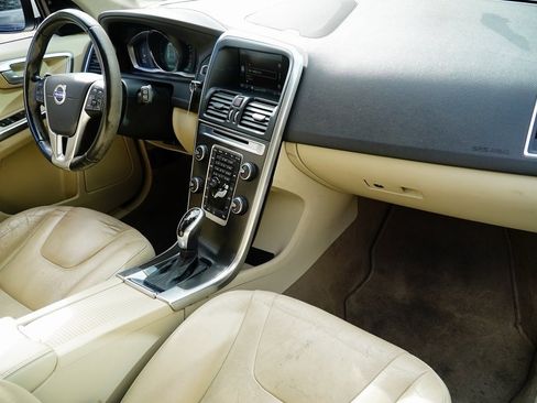 Used 2015 Volvo XC60 T5 Platinum image 11