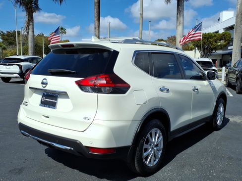 Used 2020 Nissan Rogue SV image 14