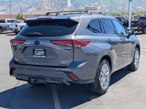 Used 2021 Toyota Highlander Limited AWD/4WD image 3