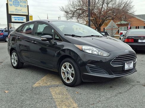 Used 2015 Ford Fiesta SE image 3