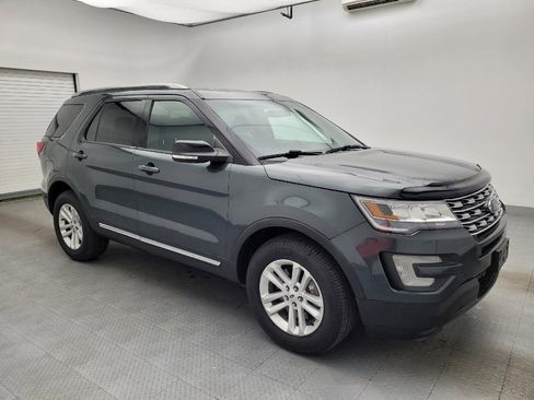 Used 2016 Ford Explorer XLT image 11