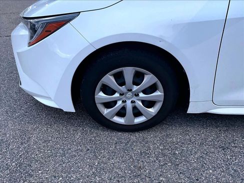 Certified 2022 Toyota Corolla LE image 4
