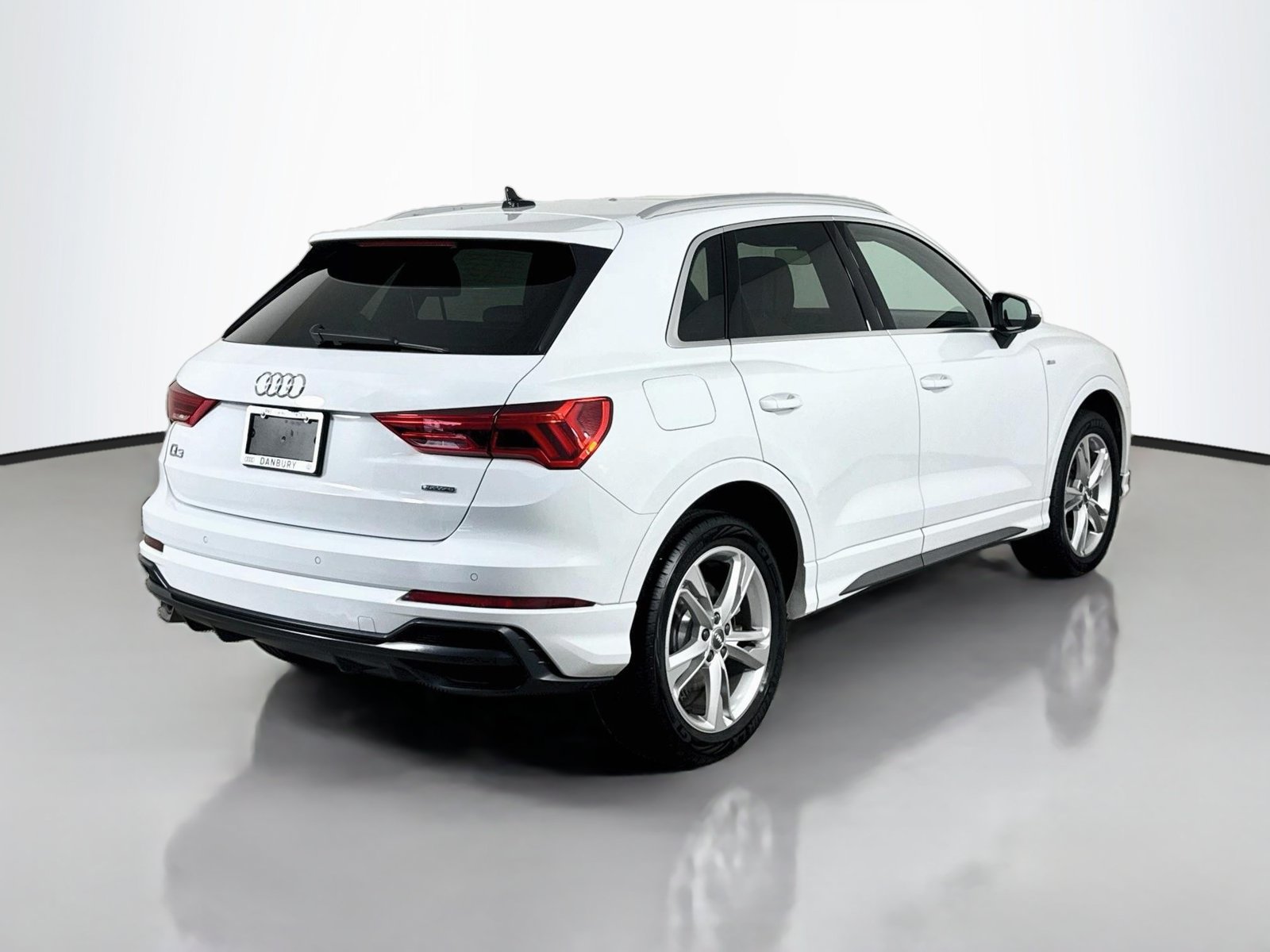 Used 2019 Audi Q3 2.0T Premium Plus w/ Premium Plus Package AWD/4WD image 9