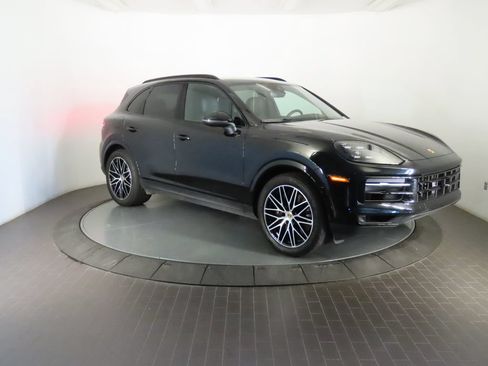 Certified 2024 Porsche Cayenne AWD/4WD image 9