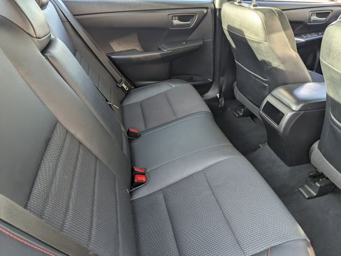 Used 2016 Toyota Camry SE image 11
