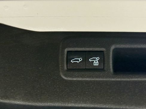 Used 2023 Toyota Venza Limited image 20