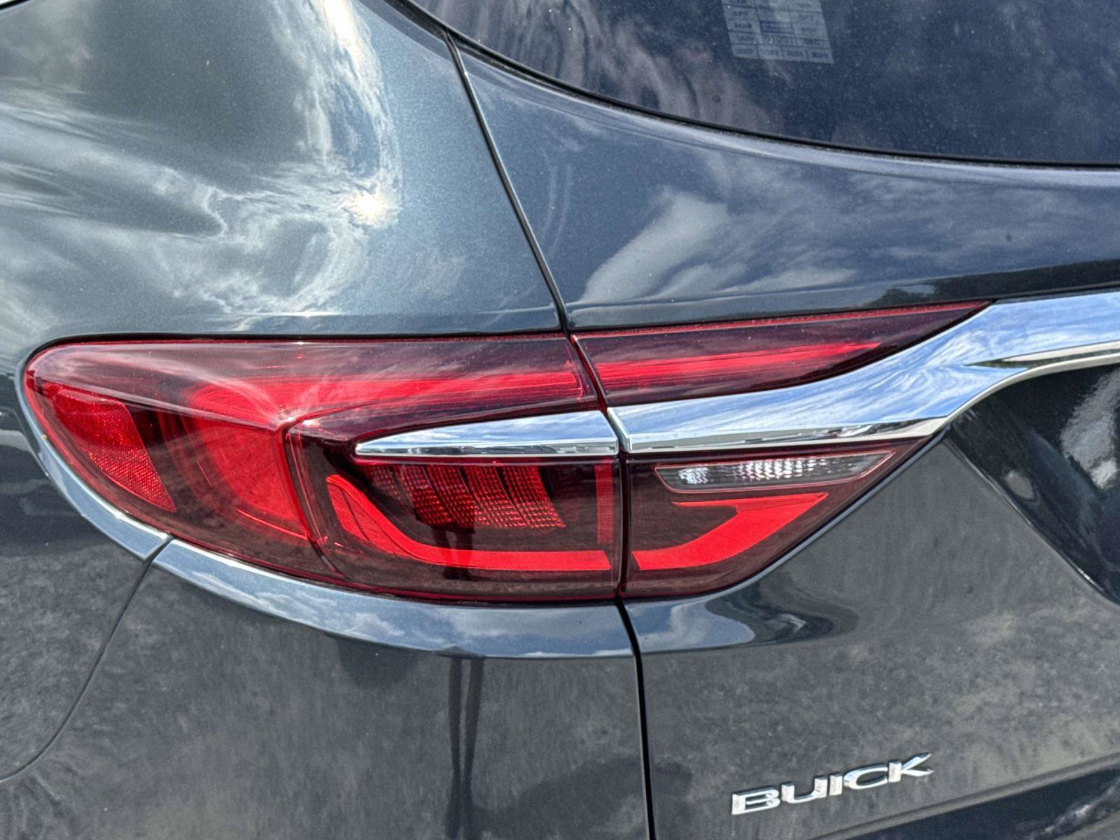 Used 2018 Buick Enclave Essence AWD/4WD image 8