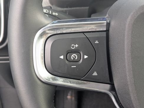 Certified 2026 Volvo XC40 B5 Plus AWD/4WD image 33