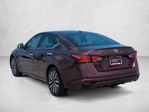 Used 2024 Nissan Altima 2.5 SV FWD image 9