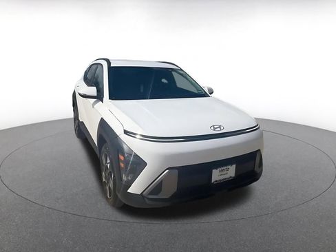 Used 2025 Hyundai Kona SEL image 3