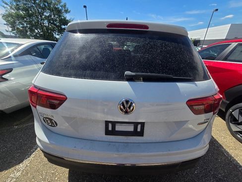 Used 2018 Volkswagen Tiguan SE AWD/4WD image 17