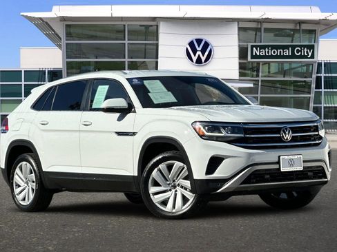 Certified 2022 Volkswagen Atlas Cross Sport SE image 2