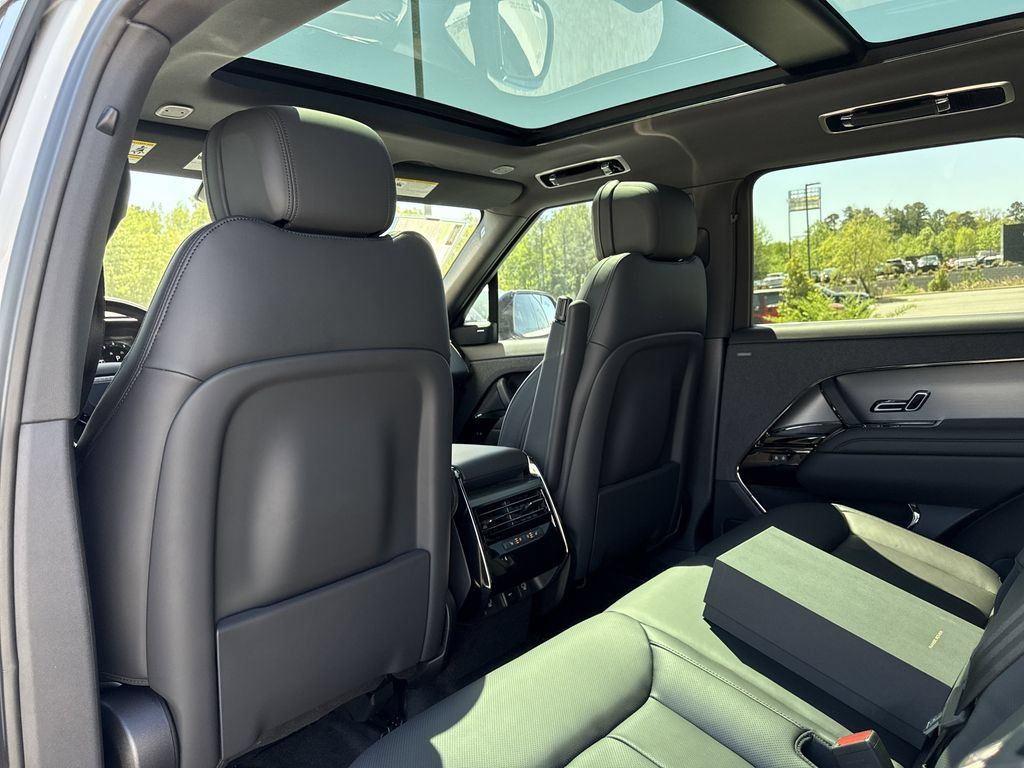 New 2025 Land Rover Range Rover Sport Dynamic SE AWD/4WD image 12