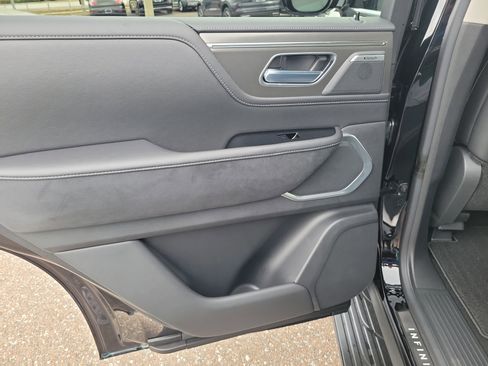 New 2026 INFINITI QX80 Luxe image 8