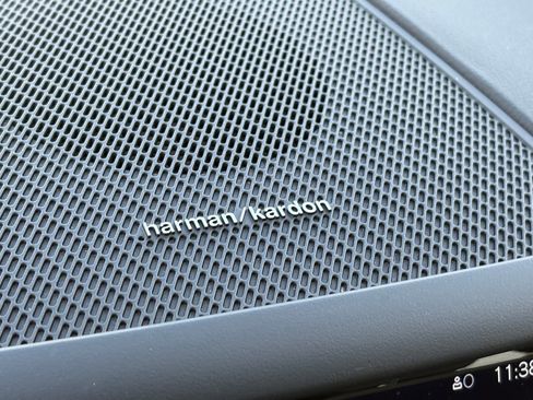 Certified 2023 Volvo XC60 B5 Ultimate w/ Climate Package image 17