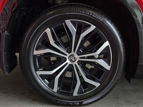 Used 2025 Toyota Crown Signia image 5