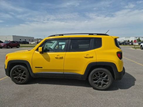 Used 2016 Jeep Renegade Latitude FWD image 8