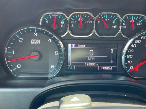 Used 2015 Chevrolet Silverado 1500 LT w/ LT Convenience Package AWD/4WD image 3