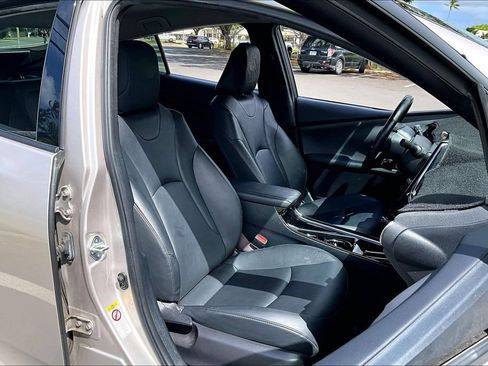 Used 2018 Toyota Prius Prime Plus FWD image 7