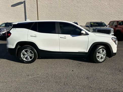 Used 2022 GMC Terrain SLE image 3