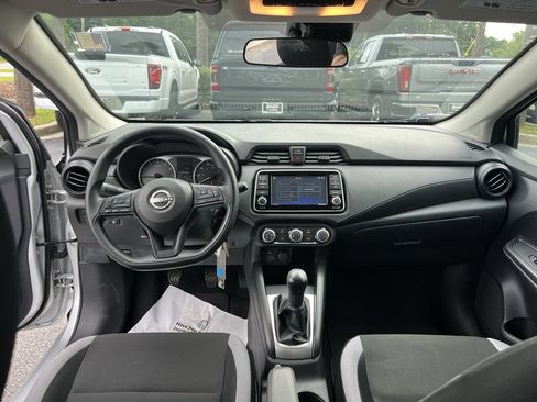 Used 2025 Nissan Versa S FWD image 31