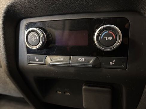 Used 2025 Buick Enclave Avenir w/ Super Cruise Package image 23