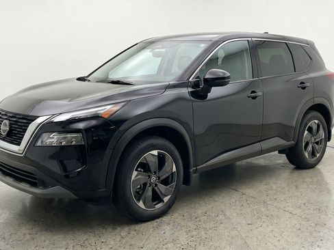 Used 2025 Nissan Rogue SV FWD image 3