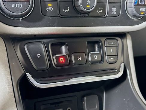 Used 2021 GMC Terrain SLT FWD image 15