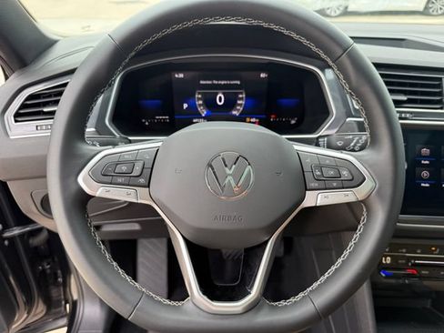 Used 2022 Volkswagen Tiguan SE FWD image 12