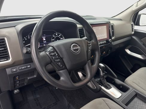 Used 2022 Nissan Frontier SV w/ Technology Package RWD image 18