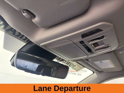 Used 2025 Toyota Highlander XLE image 21