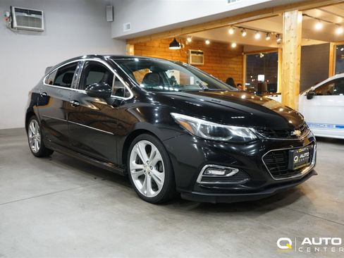 Used 2017 Chevrolet Cruze Premier image 2