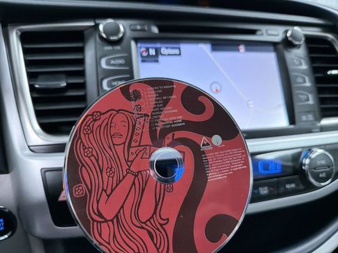 Used 2019 Toyota Highlander XLE image 15