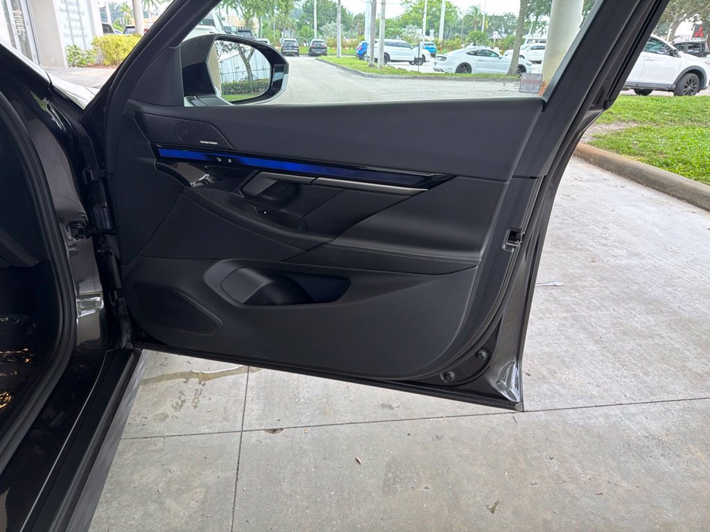 Used 2024 BMW i5 eDrive40i w/ Premium Package RWD image 27