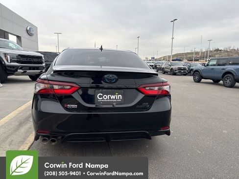 Used 2023 Toyota Camry SE w/ Cold Weather Package image 7