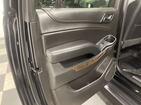 Used 2019 Chevrolet Suburban LT w/ Luxury Package image 15