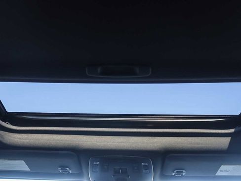 Used 2023 Toyota Sienna XSE image 15